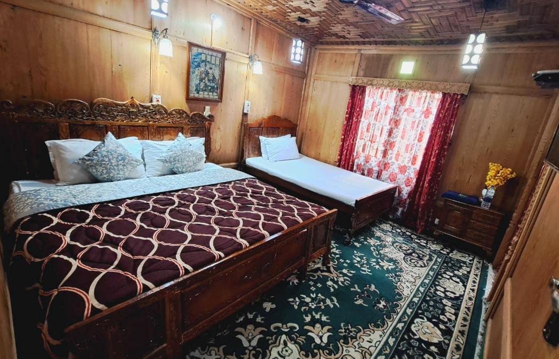 Royal Houseboat Otel Srīnagar Dış mekan fotoğraf